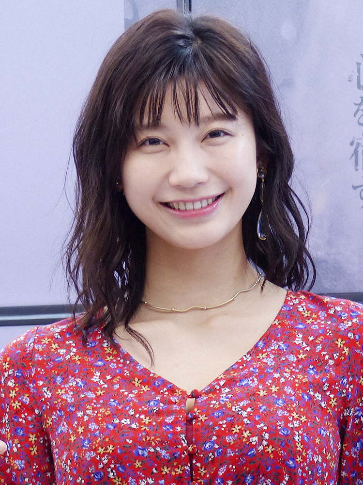 小倉優香 彼氏の朝倉未来の馴れ初めと結婚は 胸のカップとラジオで降板宣言 エンタ専科