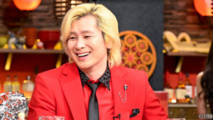 カズレーザーバイセクシャルのきっかけは何?家族と生い立ち・学歴・本名は?