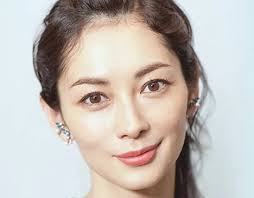 伊東美咲 出演ドラマ人気一覧:配信はどこで見れるのか?